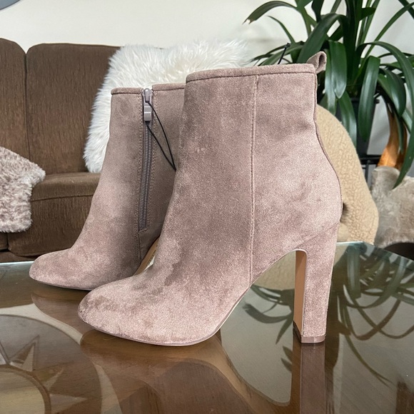 Forever 21 Shoes - 🔸 Forever 21 🔸 suede booties